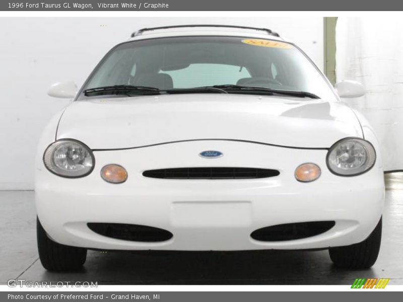Vibrant White / Graphite 1996 Ford Taurus GL Wagon