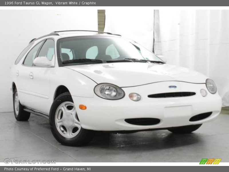 Vibrant White / Graphite 1996 Ford Taurus GL Wagon