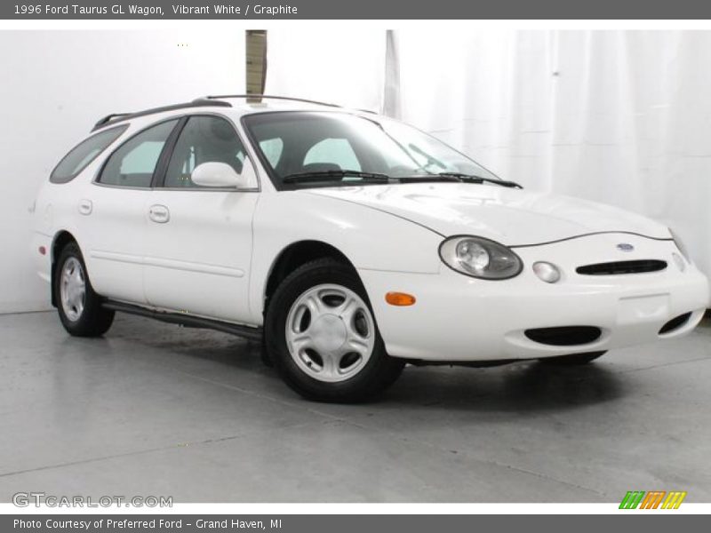Vibrant White / Graphite 1996 Ford Taurus GL Wagon