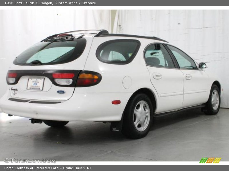 Vibrant White / Graphite 1996 Ford Taurus GL Wagon