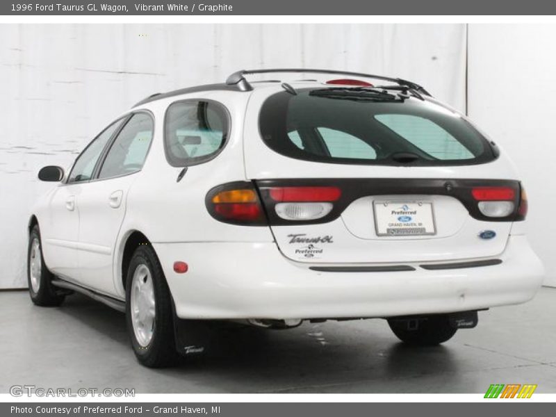 Vibrant White / Graphite 1996 Ford Taurus GL Wagon