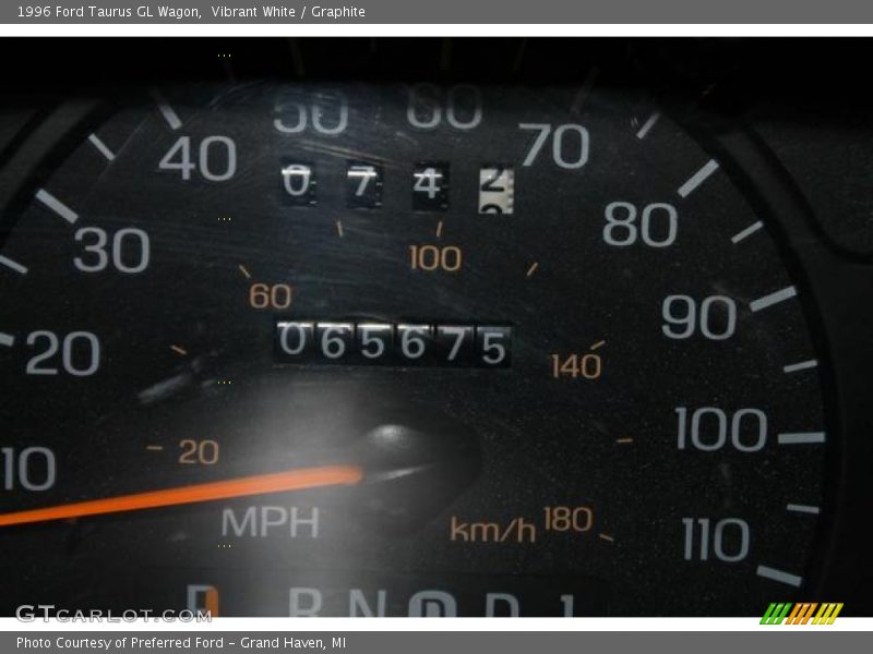 Vibrant White / Graphite 1996 Ford Taurus GL Wagon