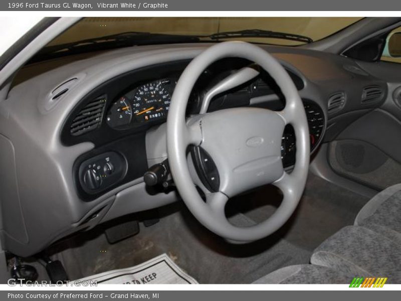 Vibrant White / Graphite 1996 Ford Taurus GL Wagon