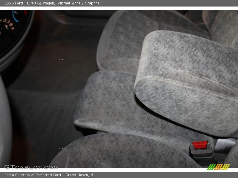 Vibrant White / Graphite 1996 Ford Taurus GL Wagon