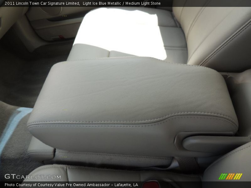 Light Ice Blue Metallic / Medium Light Stone 2011 Lincoln Town Car Signature Limited