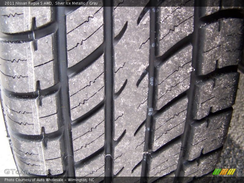 Silver Ice Metallic / Gray 2011 Nissan Rogue S AWD