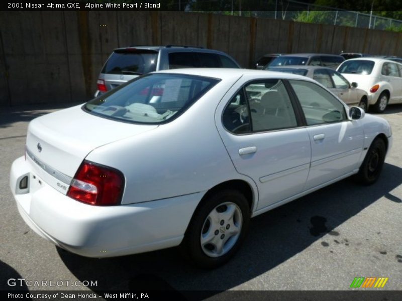 Alpine White Pearl / Blond 2001 Nissan Altima GXE