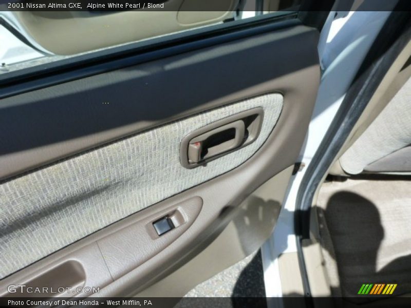 Alpine White Pearl / Blond 2001 Nissan Altima GXE