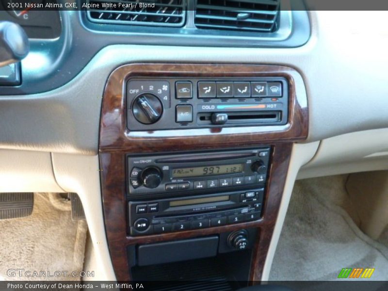 Alpine White Pearl / Blond 2001 Nissan Altima GXE