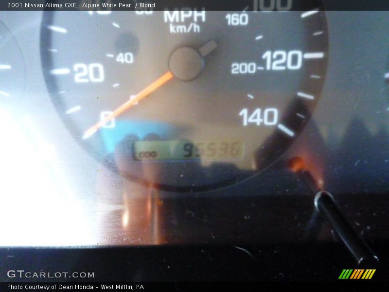 Alpine White Pearl / Blond 2001 Nissan Altima GXE