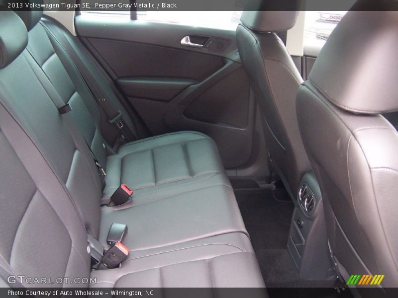 Pepper Gray Metallic / Black 2013 Volkswagen Tiguan SE