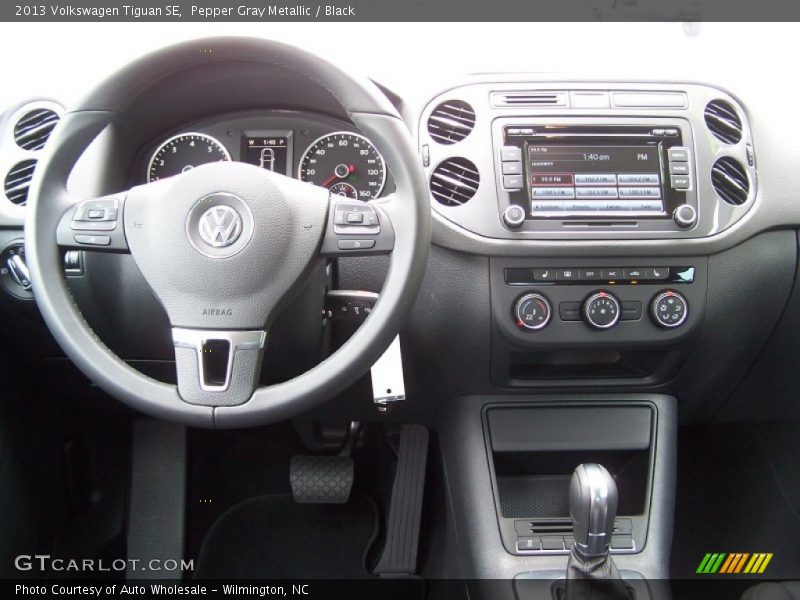 Pepper Gray Metallic / Black 2013 Volkswagen Tiguan SE