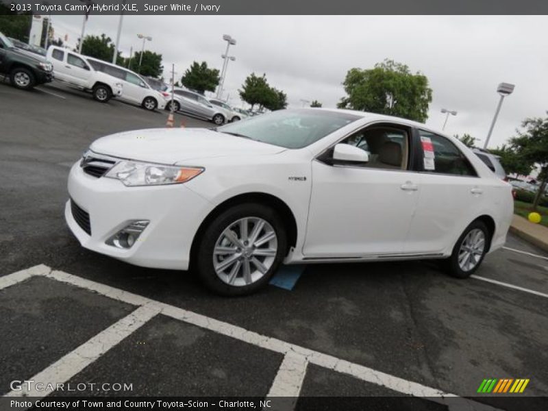 Super White / Ivory 2013 Toyota Camry Hybrid XLE