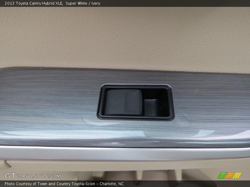 Super White / Ivory 2013 Toyota Camry Hybrid XLE