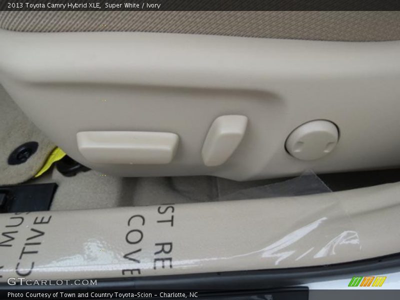 Super White / Ivory 2013 Toyota Camry Hybrid XLE