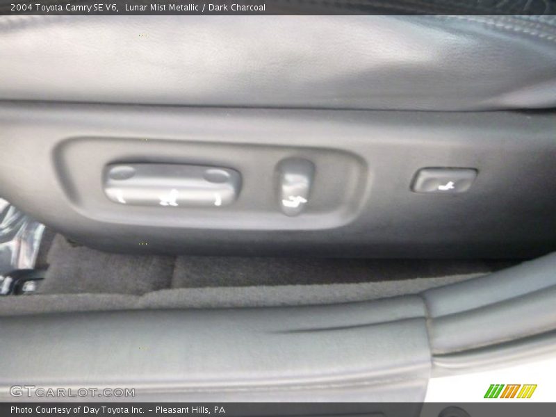 Lunar Mist Metallic / Dark Charcoal 2004 Toyota Camry SE V6