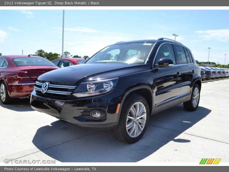Deep Black Metallic / Black 2013 Volkswagen Tiguan SE