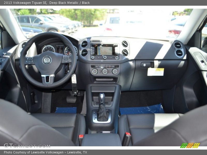 Deep Black Metallic / Black 2013 Volkswagen Tiguan SE