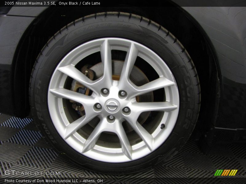 Onyx Black / Cafe Latte 2005 Nissan Maxima 3.5 SE