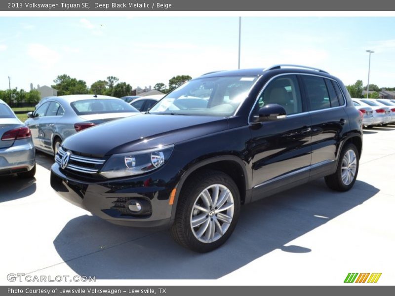 Deep Black Metallic / Beige 2013 Volkswagen Tiguan SE