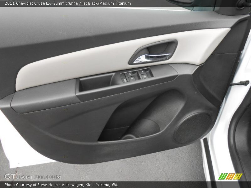 Summit White / Jet Black/Medium Titanium 2011 Chevrolet Cruze LS