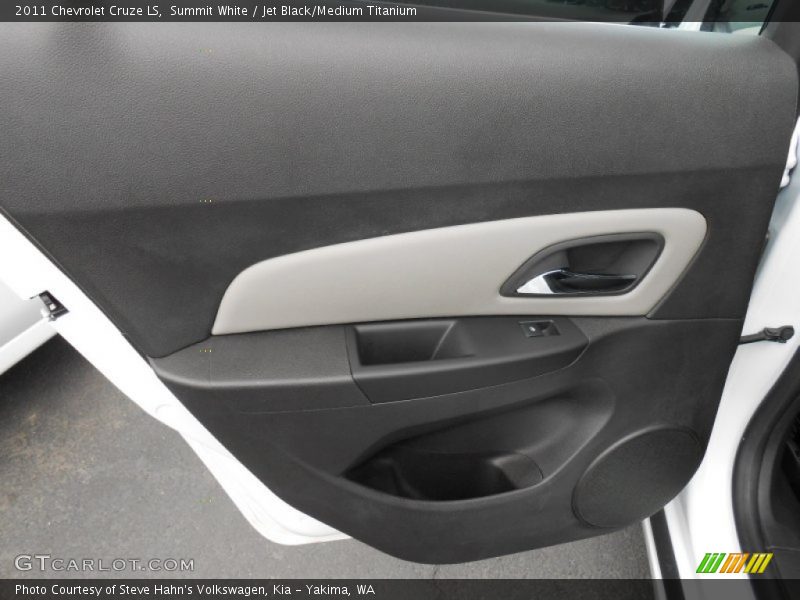 Summit White / Jet Black/Medium Titanium 2011 Chevrolet Cruze LS