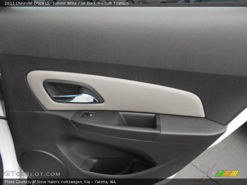 Summit White / Jet Black/Medium Titanium 2011 Chevrolet Cruze LS