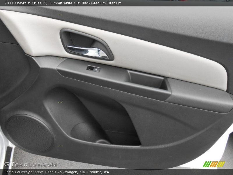 Summit White / Jet Black/Medium Titanium 2011 Chevrolet Cruze LS