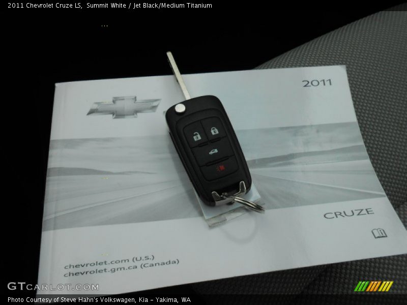 Summit White / Jet Black/Medium Titanium 2011 Chevrolet Cruze LS