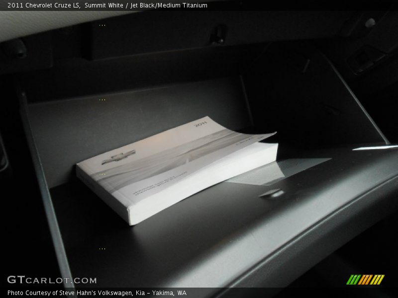 Summit White / Jet Black/Medium Titanium 2011 Chevrolet Cruze LS