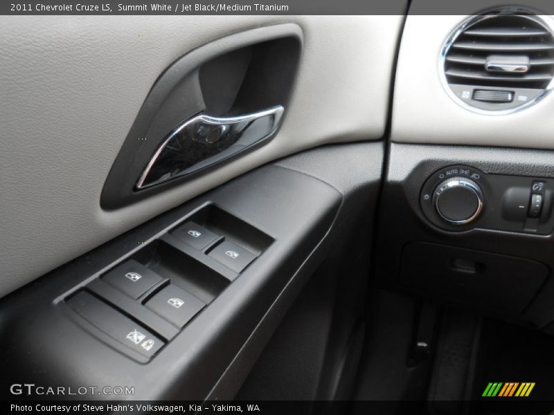 Summit White / Jet Black/Medium Titanium 2011 Chevrolet Cruze LS