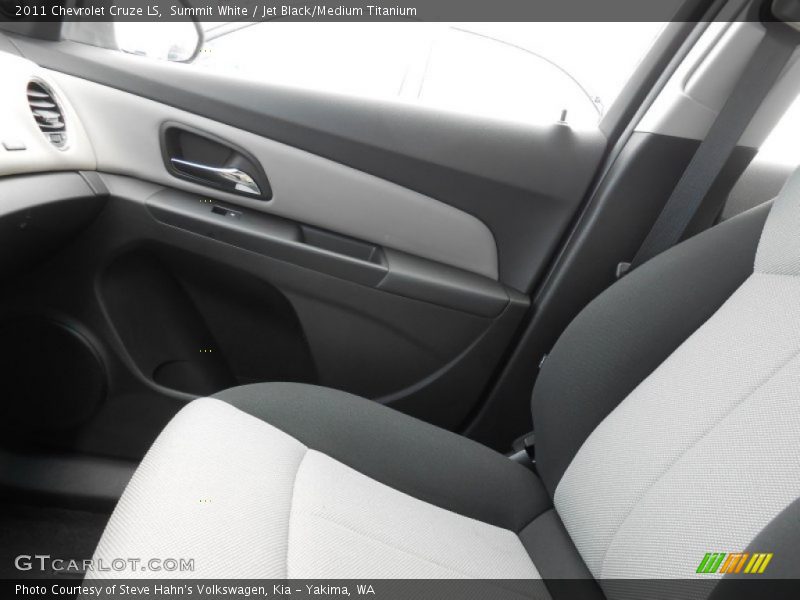 Summit White / Jet Black/Medium Titanium 2011 Chevrolet Cruze LS