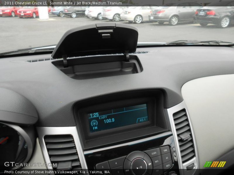 Summit White / Jet Black/Medium Titanium 2011 Chevrolet Cruze LS