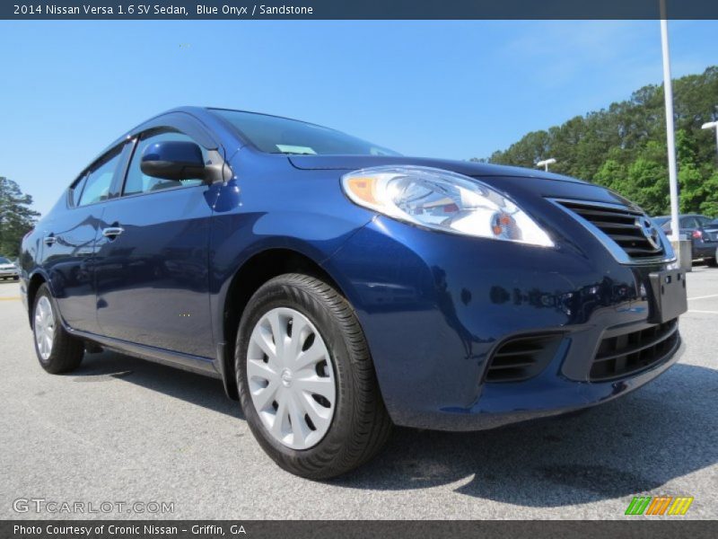 Front 3/4 View of 2014 Versa 1.6 SV Sedan
