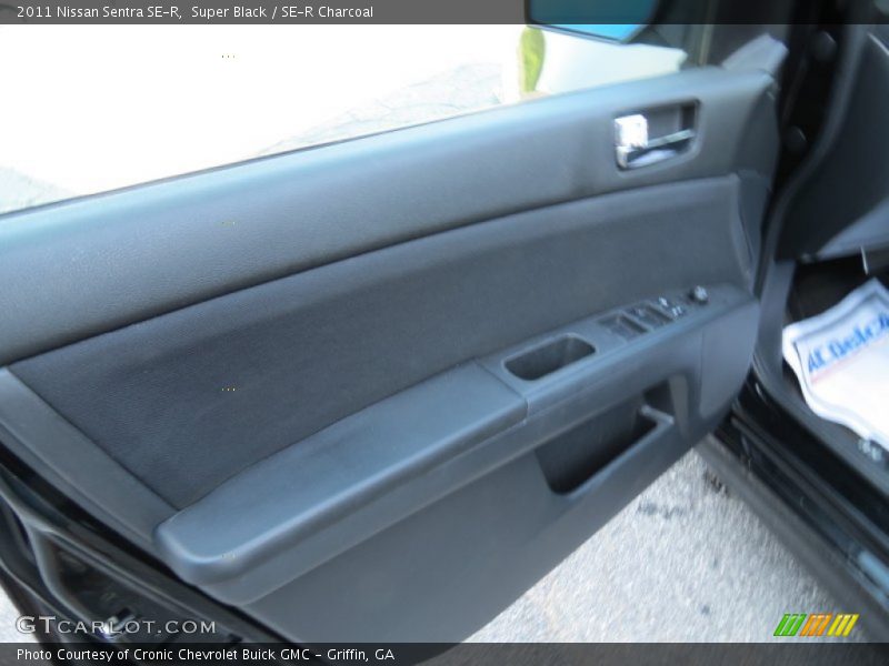 Super Black / SE-R Charcoal 2011 Nissan Sentra SE-R