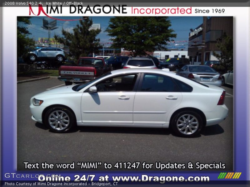 Ice White / Off-Black 2008 Volvo S40 2.4i