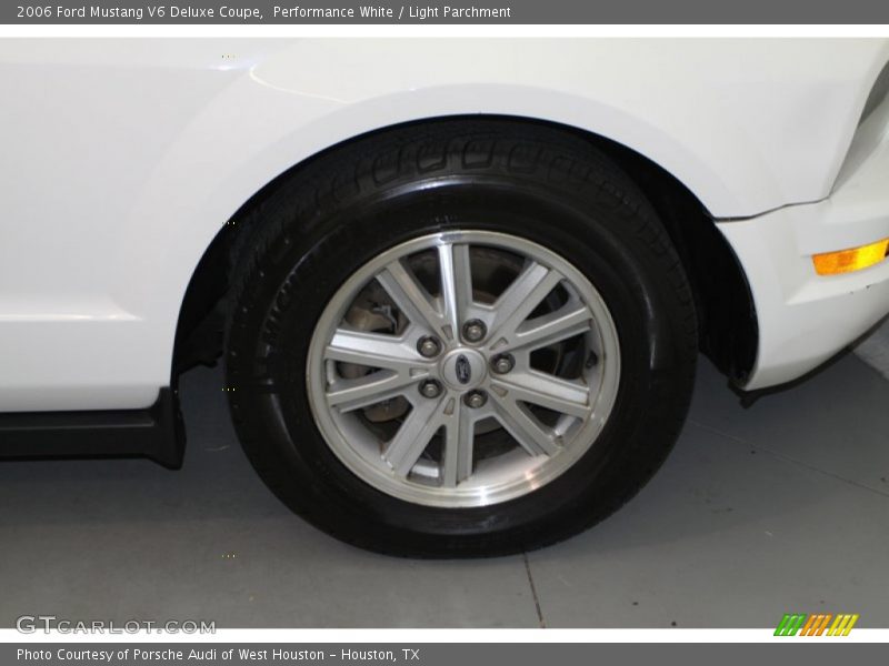 Performance White / Light Parchment 2006 Ford Mustang V6 Deluxe Coupe