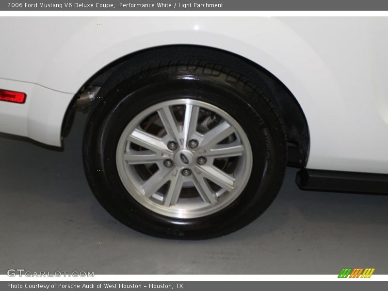 Performance White / Light Parchment 2006 Ford Mustang V6 Deluxe Coupe