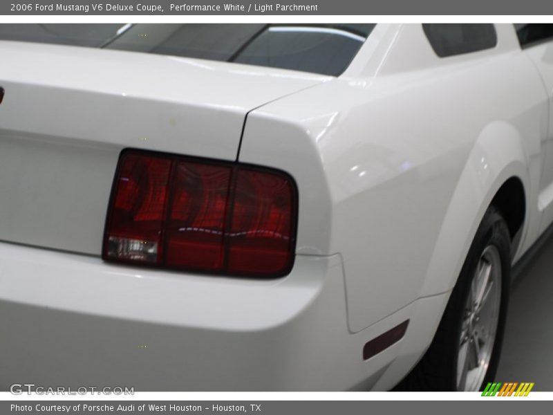 Performance White / Light Parchment 2006 Ford Mustang V6 Deluxe Coupe