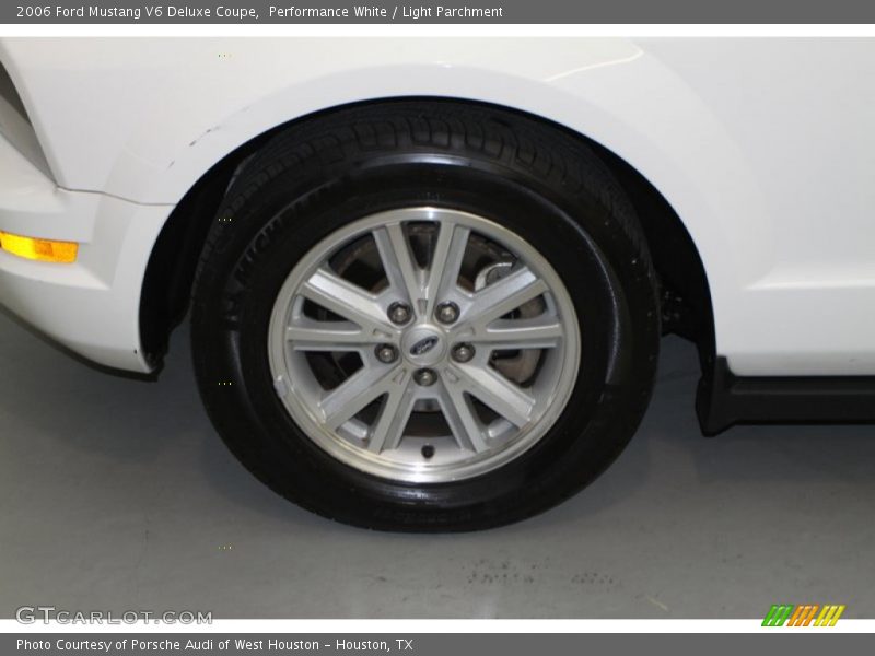 Performance White / Light Parchment 2006 Ford Mustang V6 Deluxe Coupe