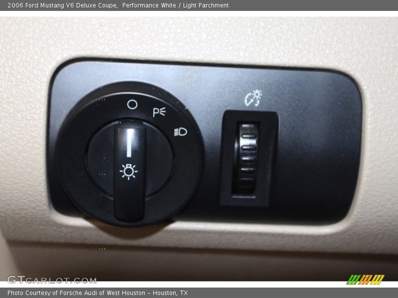 Performance White / Light Parchment 2006 Ford Mustang V6 Deluxe Coupe