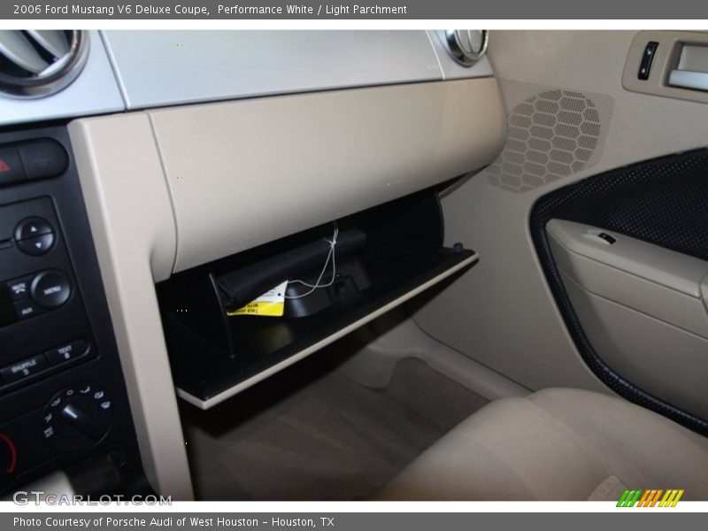 Performance White / Light Parchment 2006 Ford Mustang V6 Deluxe Coupe