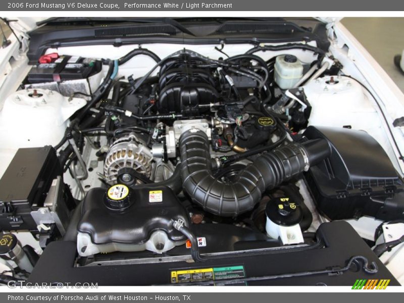 Performance White / Light Parchment 2006 Ford Mustang V6 Deluxe Coupe