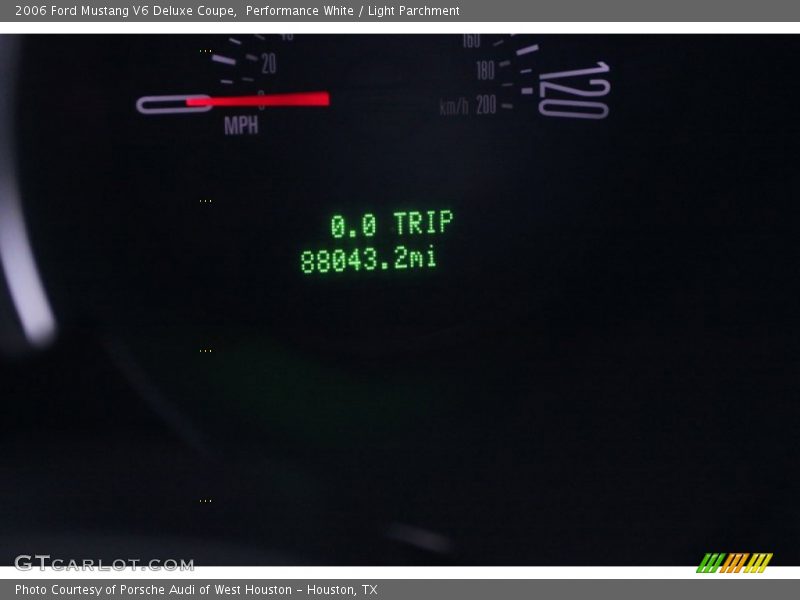 Performance White / Light Parchment 2006 Ford Mustang V6 Deluxe Coupe