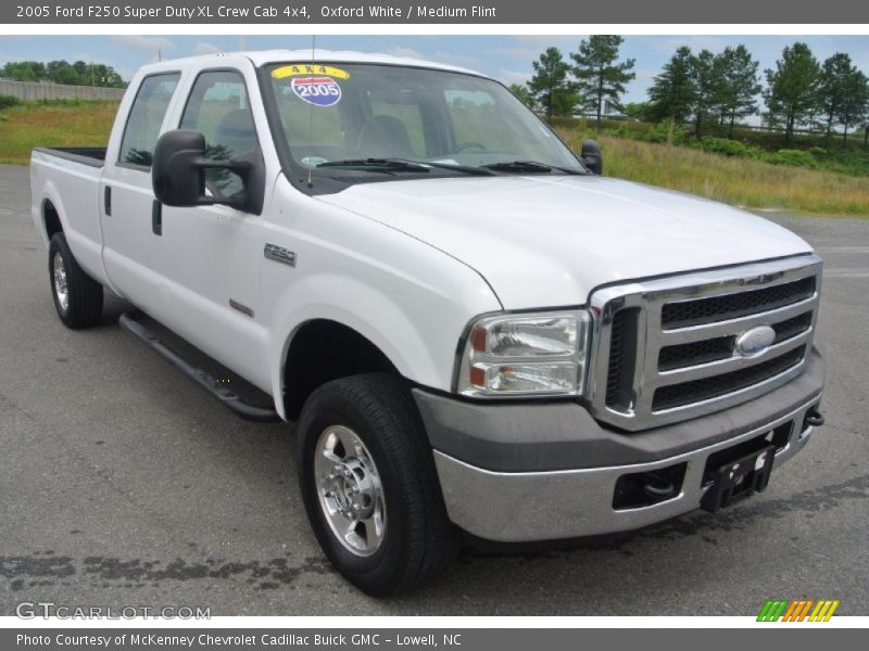 Oxford White / Medium Flint 2005 Ford F250 Super Duty XL Crew Cab 4x4