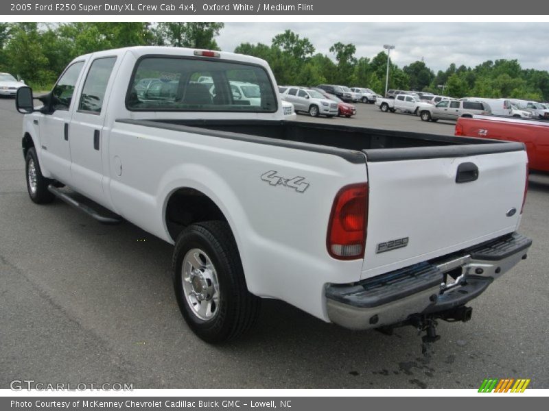 Oxford White / Medium Flint 2005 Ford F250 Super Duty XL Crew Cab 4x4