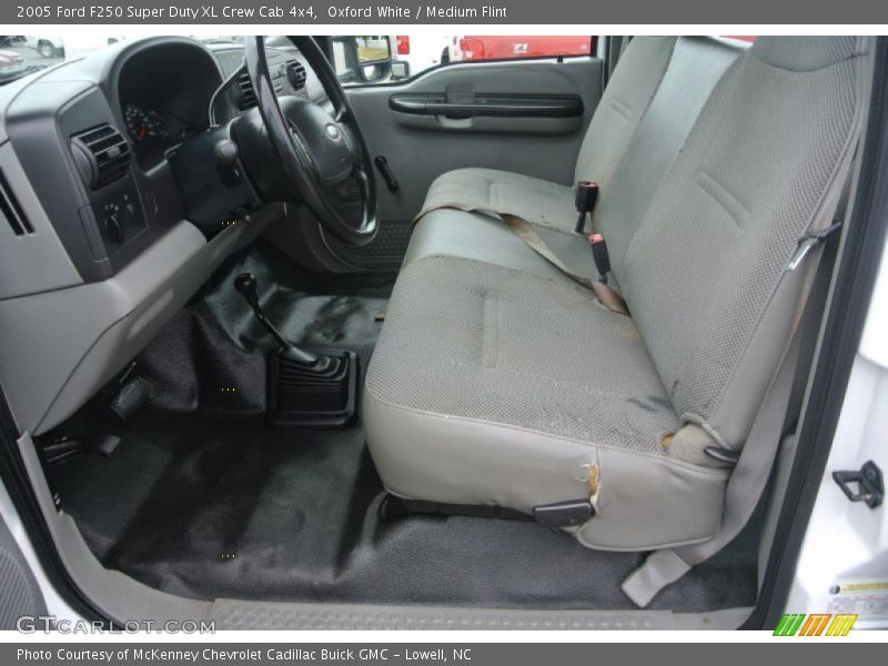 Oxford White / Medium Flint 2005 Ford F250 Super Duty XL Crew Cab 4x4