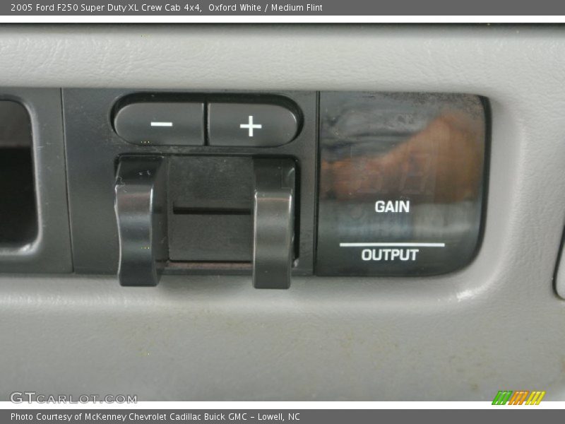 Oxford White / Medium Flint 2005 Ford F250 Super Duty XL Crew Cab 4x4