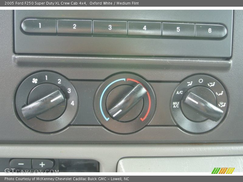 Oxford White / Medium Flint 2005 Ford F250 Super Duty XL Crew Cab 4x4