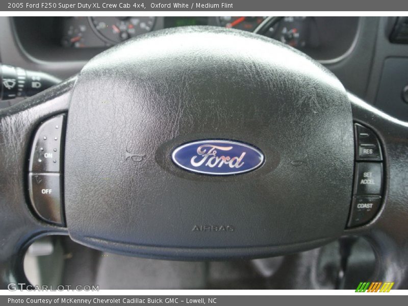 Oxford White / Medium Flint 2005 Ford F250 Super Duty XL Crew Cab 4x4